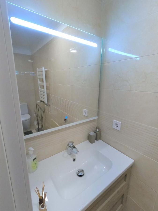 Carnaxide Modern T1 Apartment W Balcony In Carnaxide Oeiras Lisbon Exterior foto